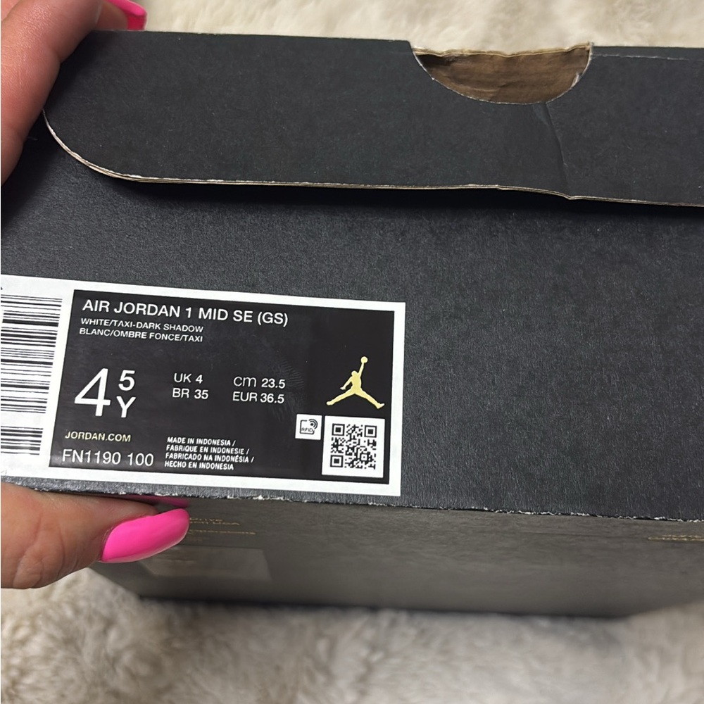 Jordan Air 1 Mid SE - White and Dark Shadow. NEW!! - Picture 2 of 2